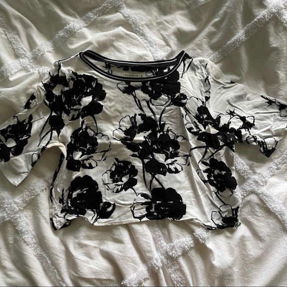 Abercrombie & Fitch Tops - Abercrombie tee size M